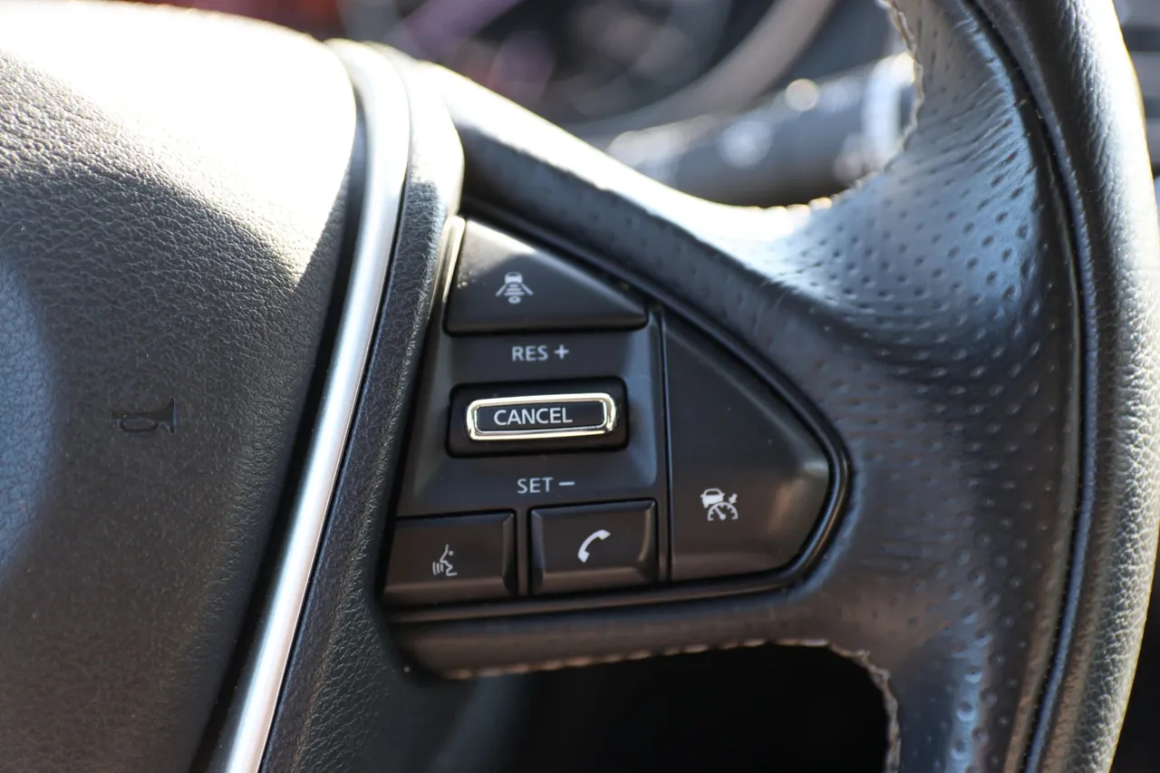 2018 Nissan Maxima SL Sedan 4D in silver — photo 17 of 33