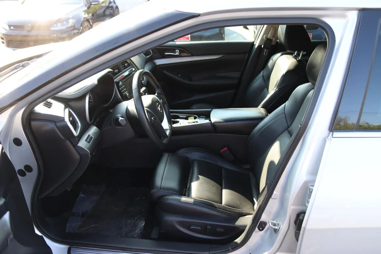 2018 Nissan Maxima SL Sedan 4D in silver — photo 20 of 33