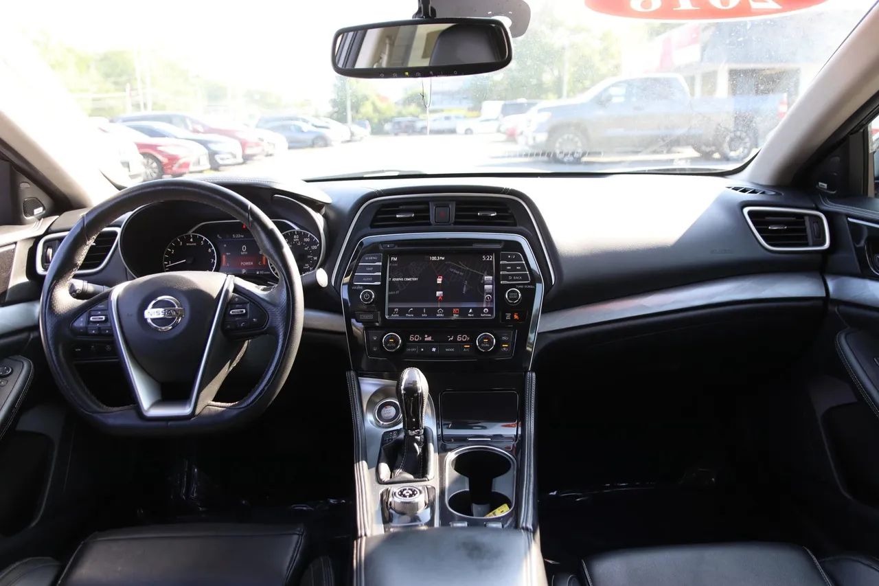 2018 Nissan Maxima SL Sedan 4D in silver — photo 21 of 33