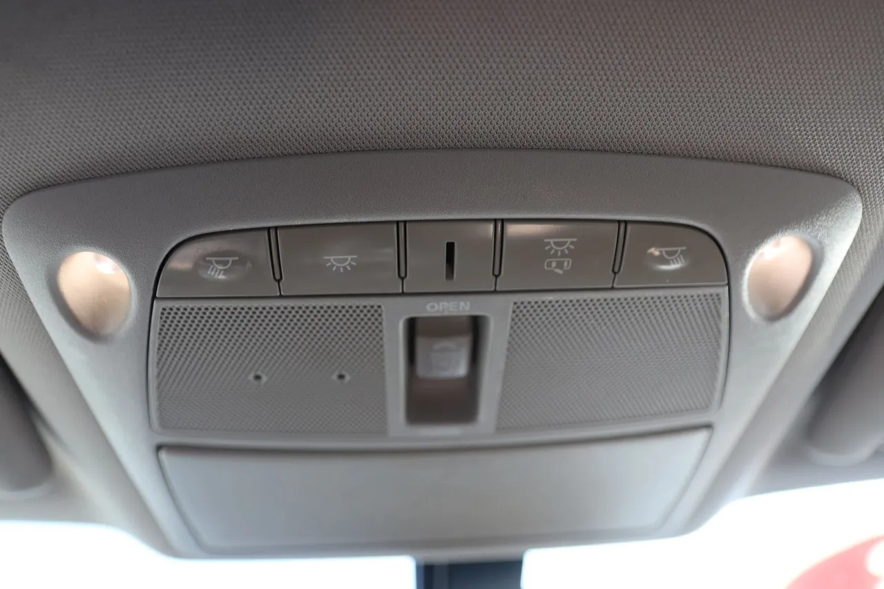2018 Nissan Maxima SL Sedan 4D in silver — photo 27 of 33