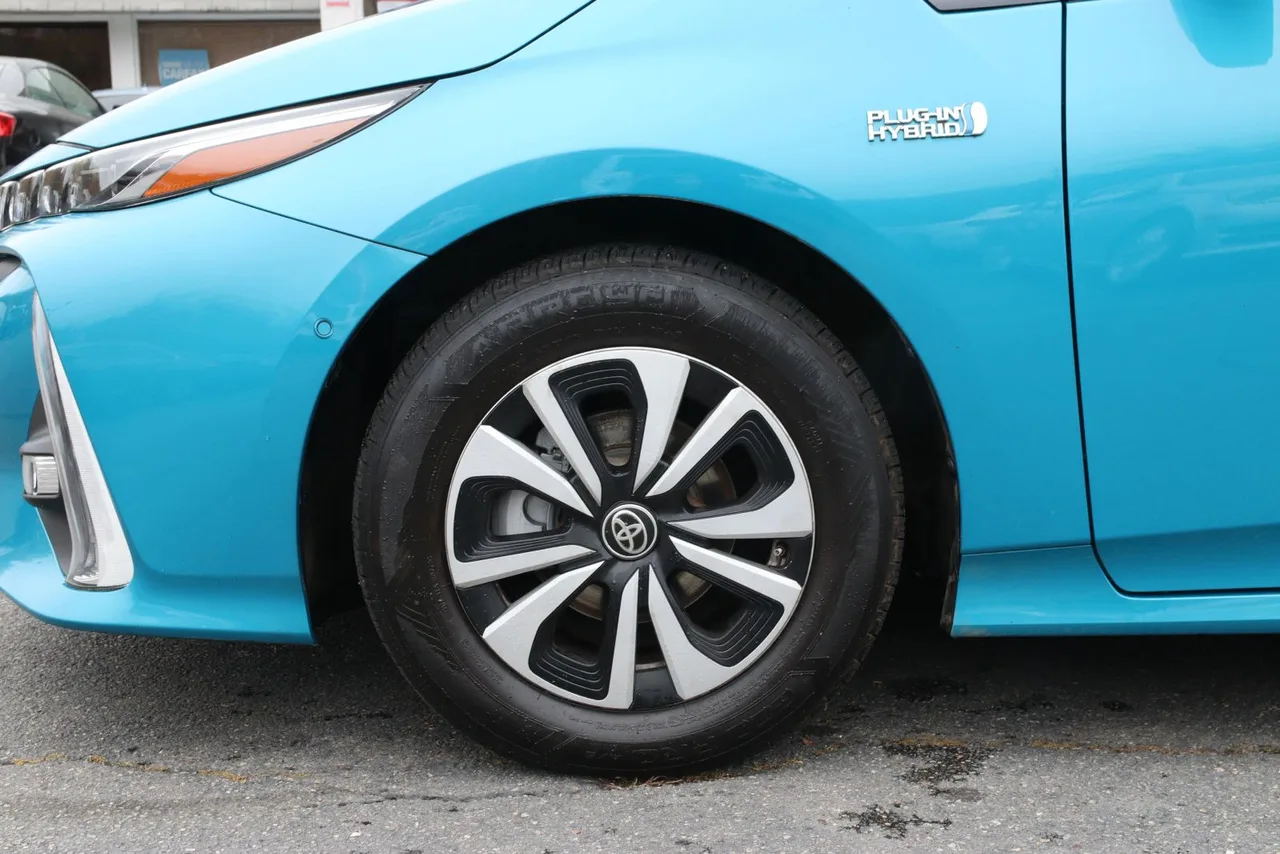 2018 Toyota Prius Prime Advanced Hatchback 4D in blue — photo 4 of 32