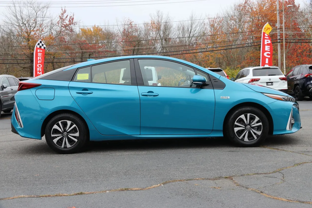 2018 Toyota Prius Prime Advanced Hatchback 4D in blue — photo 6 of 32