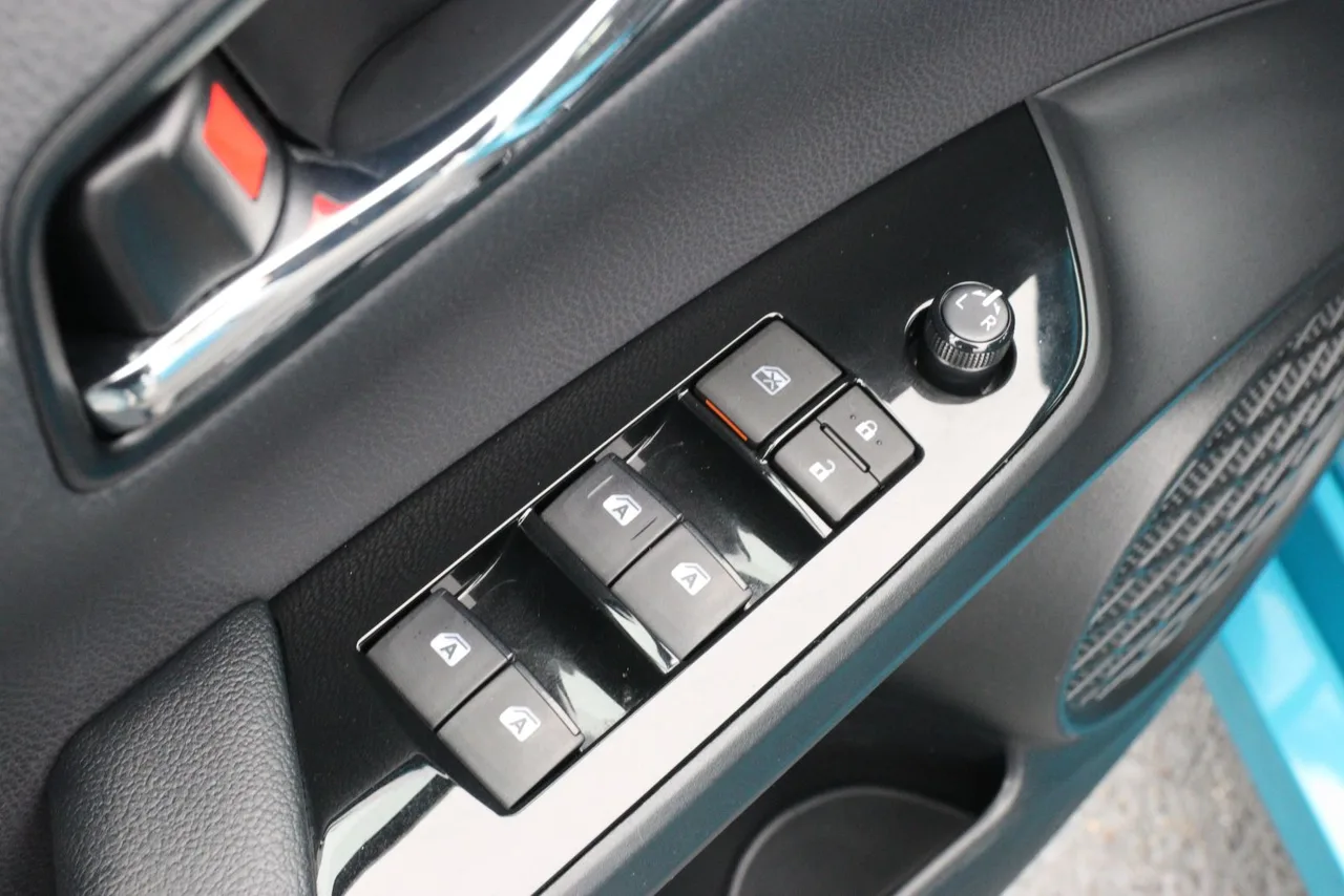 2018 Toyota Prius Prime Advanced Hatchback 4D in blue — photo 13 of 32