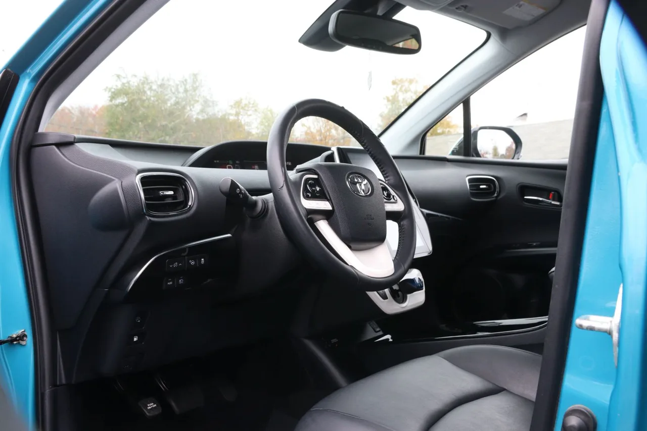 2018 Toyota Prius Prime Advanced Hatchback 4D in blue — photo 14 of 32