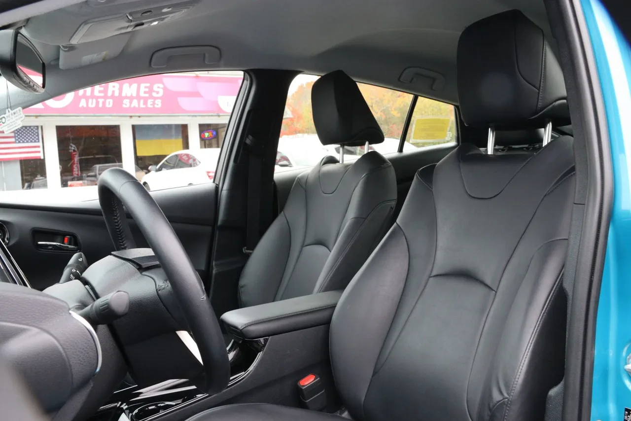 2018 Toyota Prius Prime Advanced Hatchback 4D in blue — photo 16 of 32