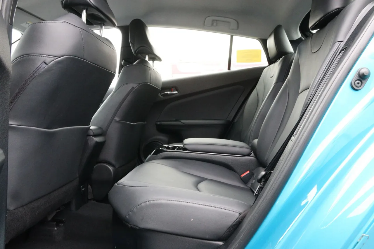 2018 Toyota Prius Prime Advanced Hatchback 4D in blue — photo 19 of 32