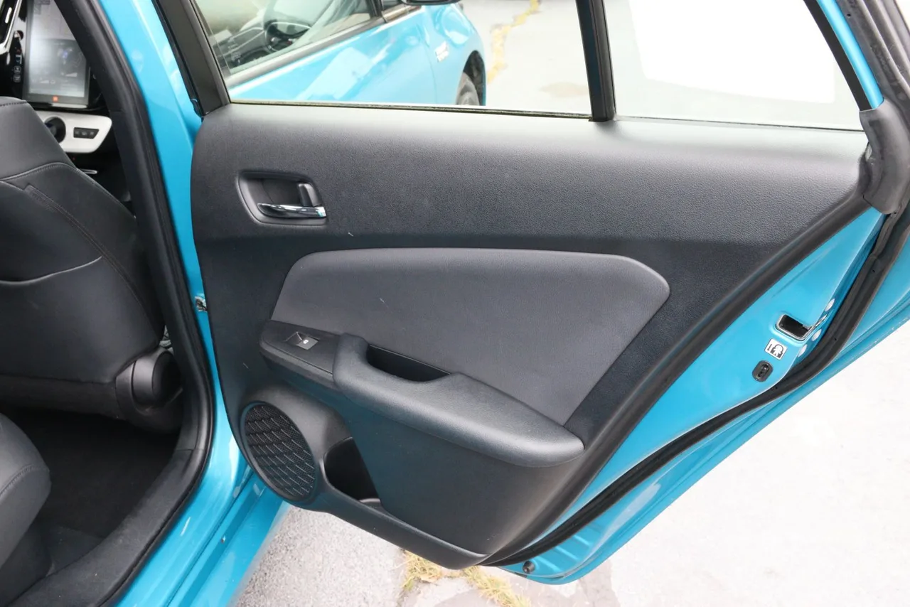 2018 Toyota Prius Prime Advanced Hatchback 4D in blue — photo 20 of 32