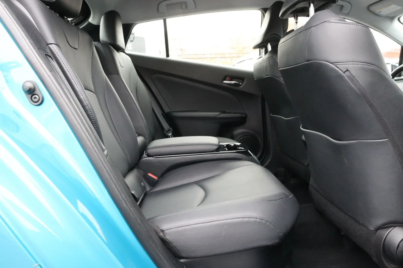 2018 Toyota Prius Prime Advanced Hatchback 4D in blue — photo 22 of 32