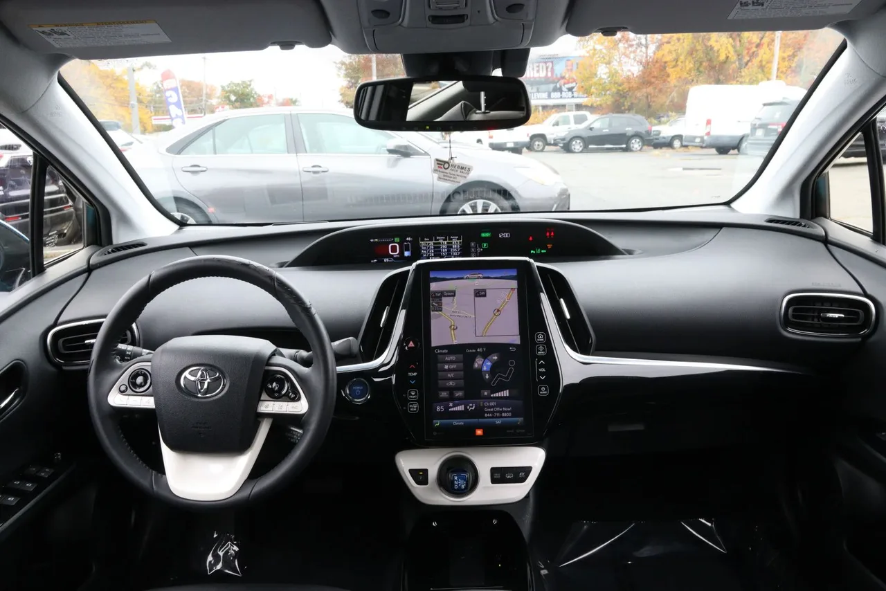 2018 Toyota Prius Prime Advanced Hatchback 4D in blue — photo 25 of 32