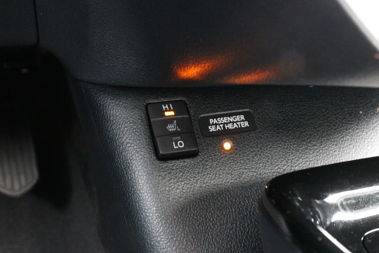 2018 Toyota Prius Prime Advanced Hatchback 4D in blue — photo 28 of 32