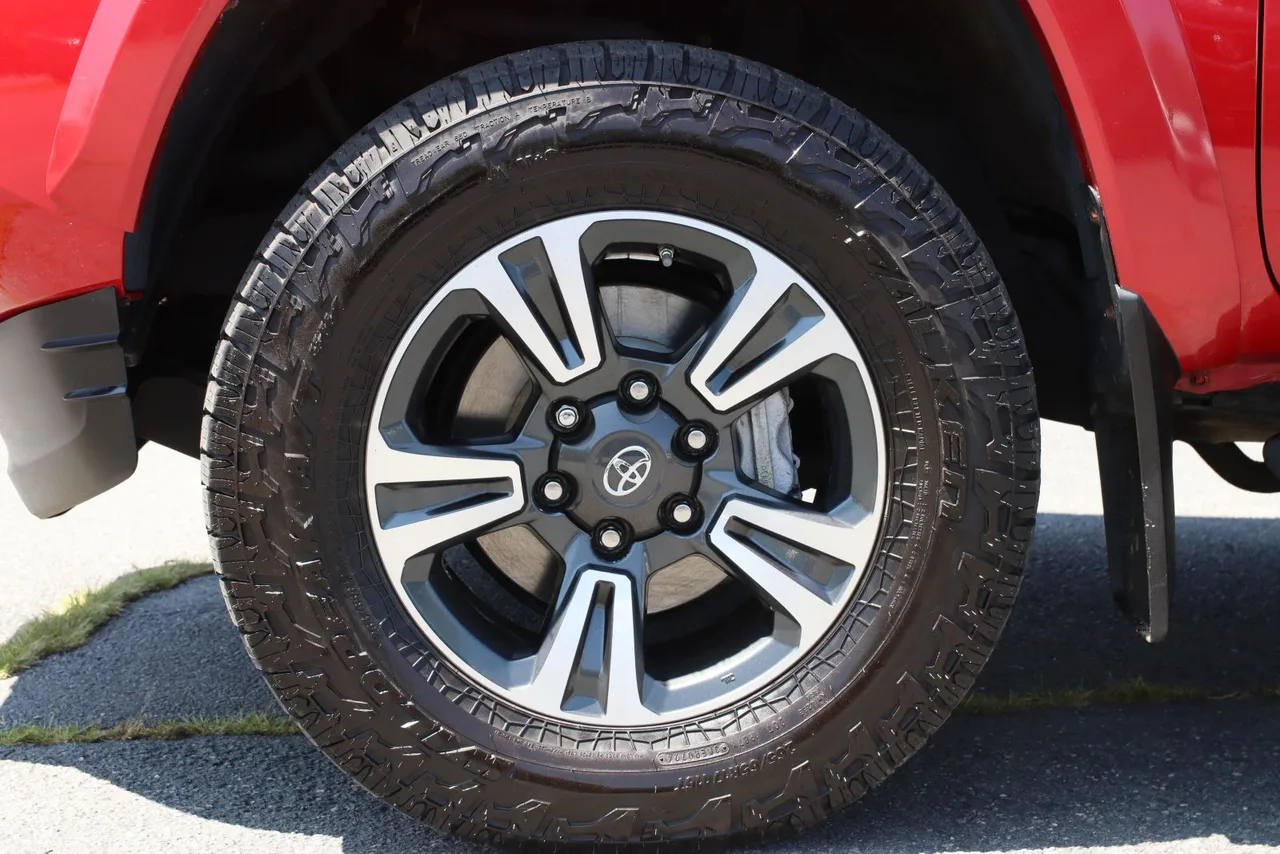 2018 Toyota Tacoma Double Cab TRD Sport Pickup 4D 5 ft in red — photo 3 of 36