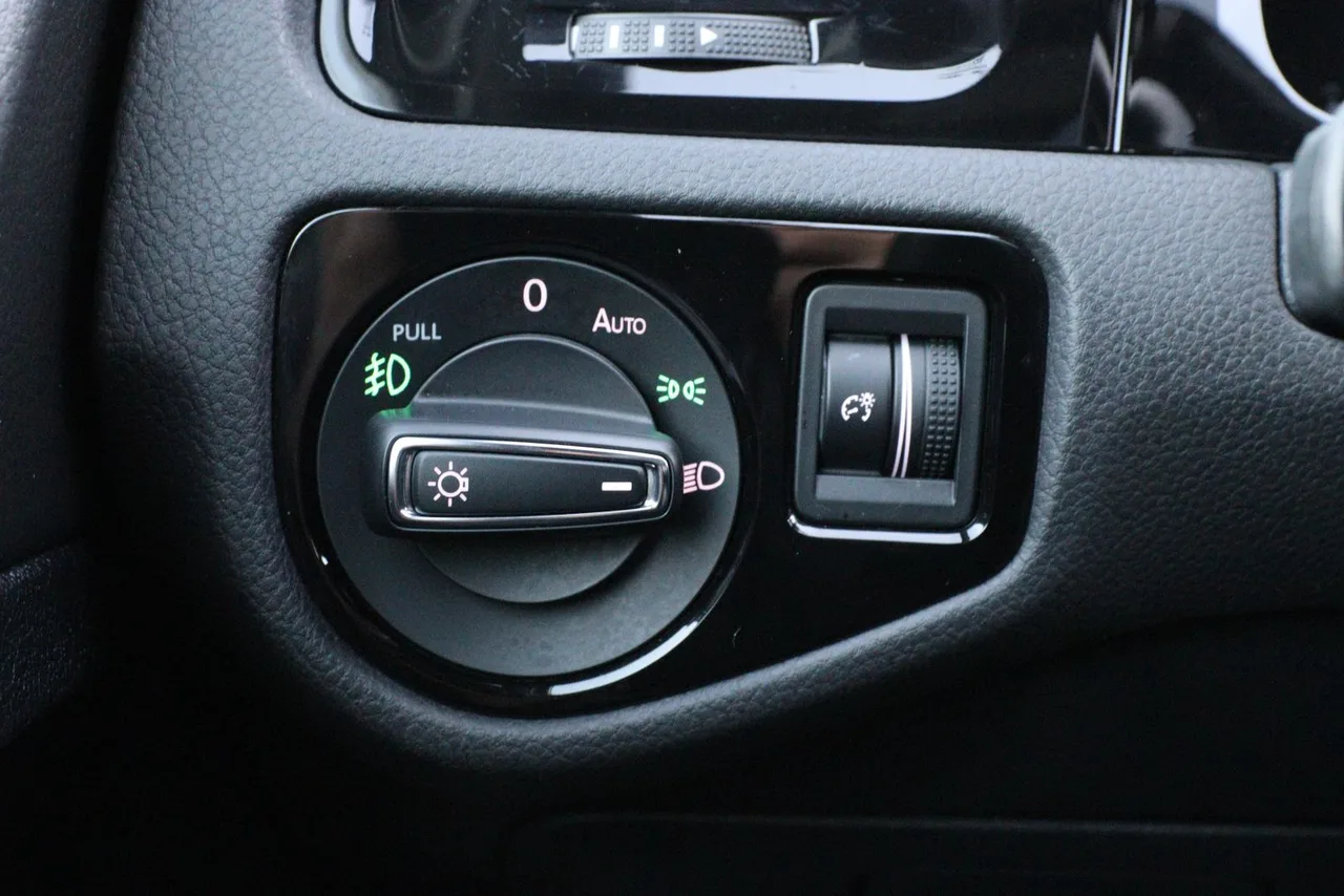 2018 Volkswagen Golf GTI S Hatchback Sedan 4D in green — photo 30 of 41