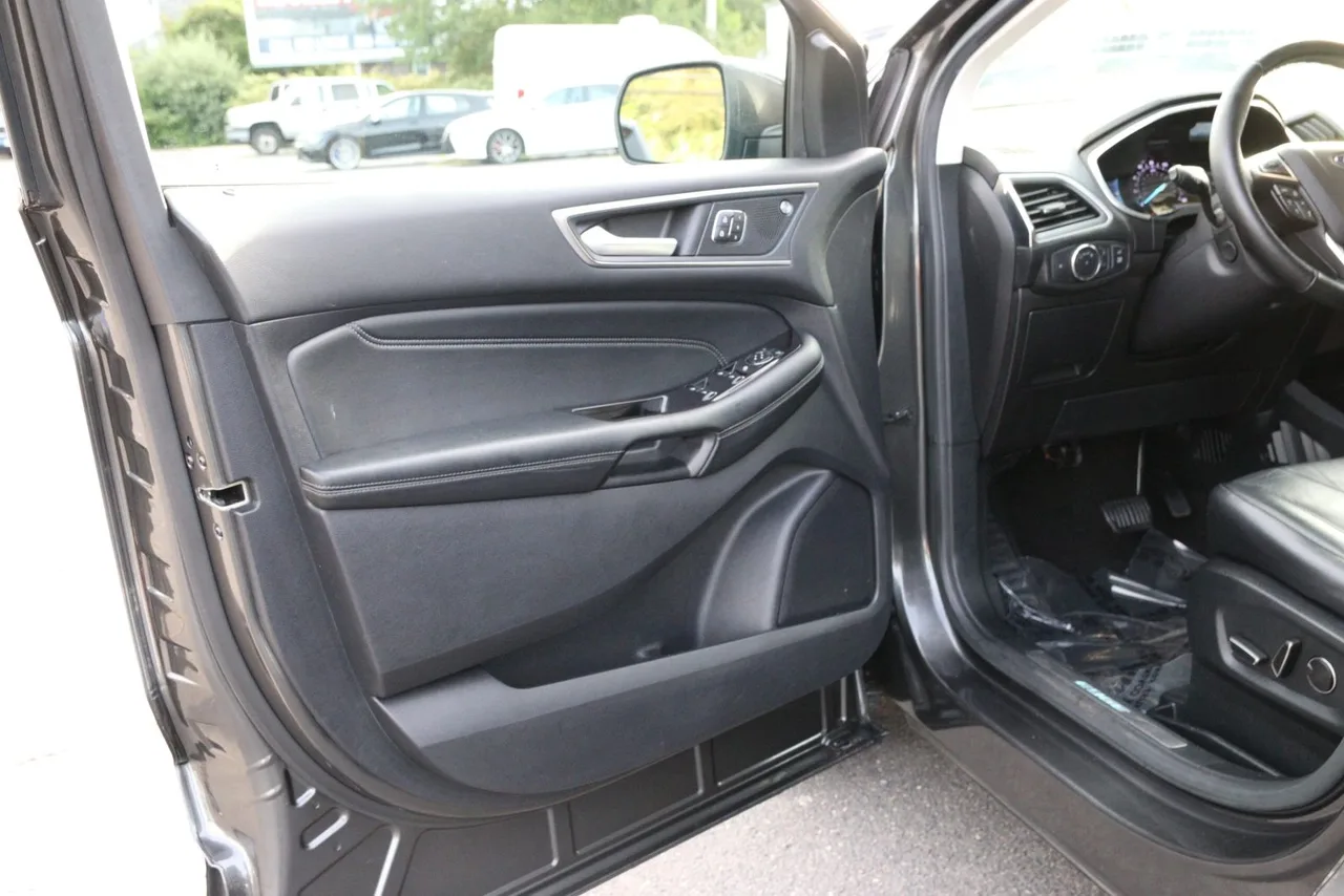 2019 Ford Edge Titanium Sport Utility 4D in gray — photo 10 of 34
