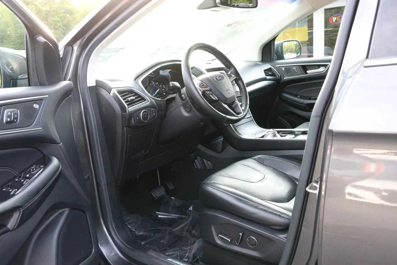 2019 Ford Edge Titanium Sport Utility 4D in gray — photo 11 of 34