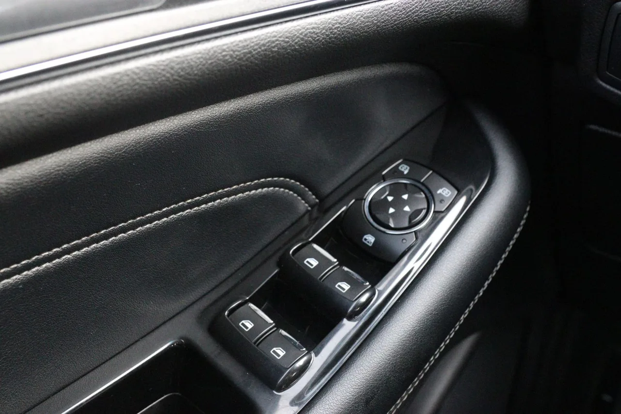 2019 Ford Edge Titanium Sport Utility 4D in gray — photo 13 of 34