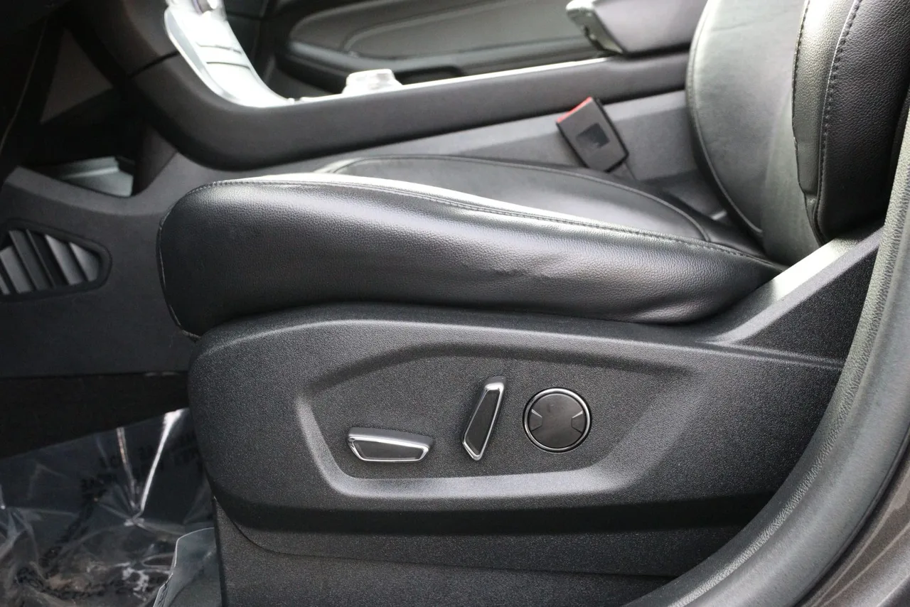 2019 Ford Edge Titanium Sport Utility 4D in gray — photo 14 of 34
