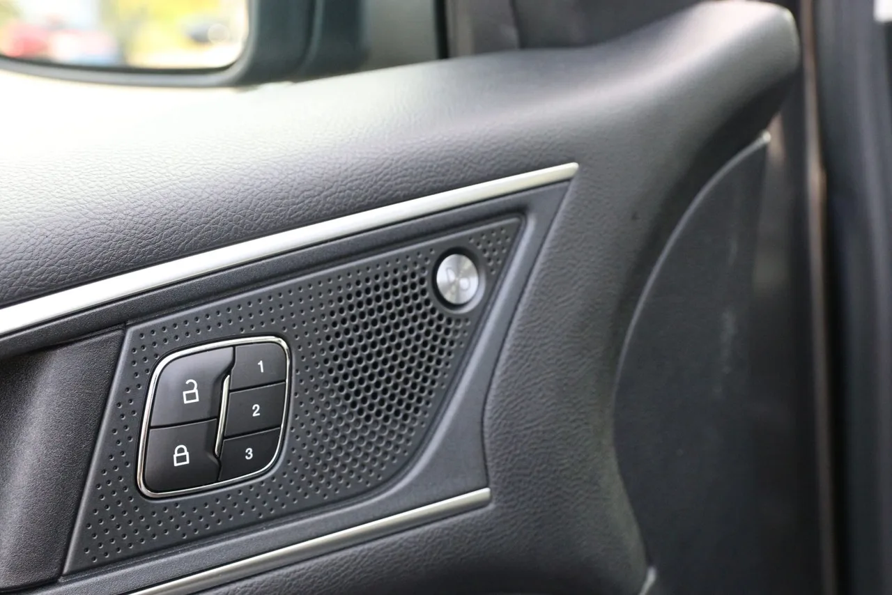 2019 Ford Edge Titanium Sport Utility 4D in gray — photo 15 of 34