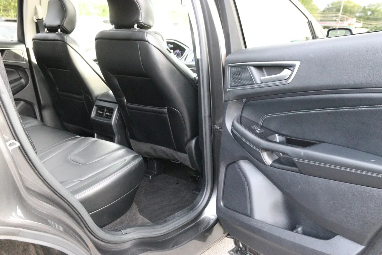 2019 Ford Edge Titanium Sport Utility 4D in gray — photo 18 of 34