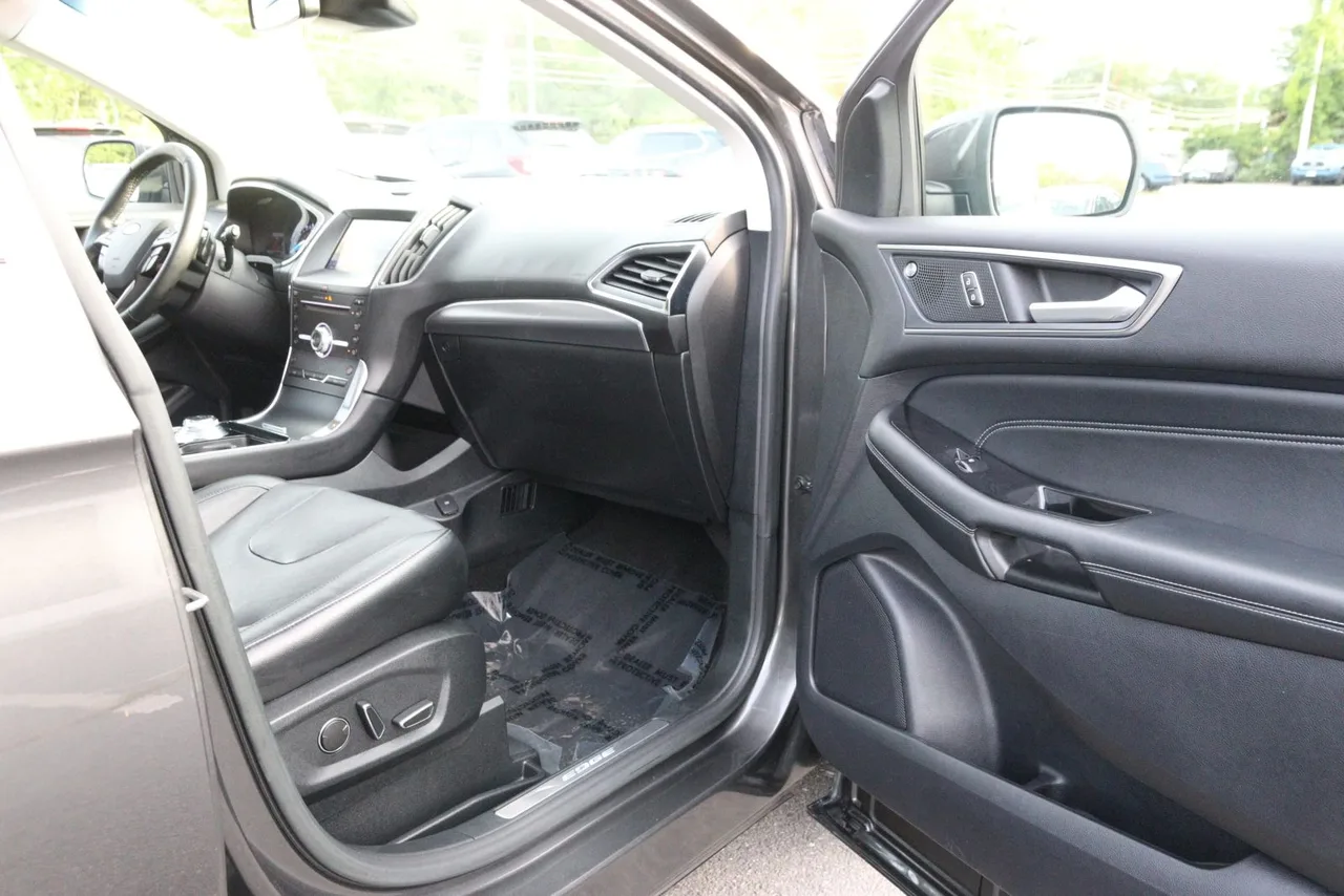 2019 Ford Edge Titanium Sport Utility 4D in gray — photo 19 of 34