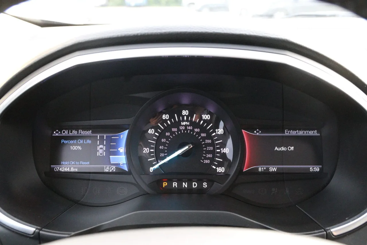 2019 Ford Edge Titanium Sport Utility 4D in gray — photo 24 of 34