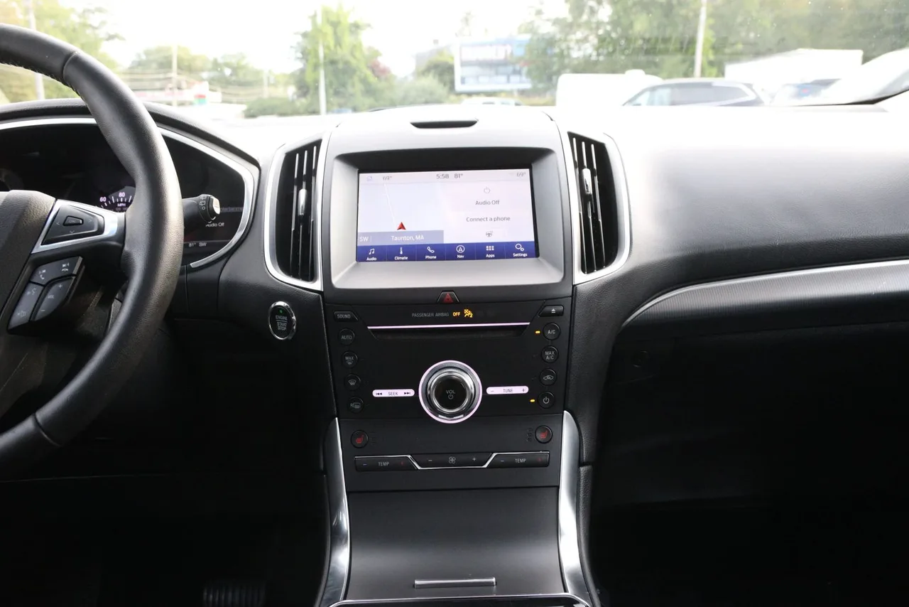 2019 Ford Edge Titanium Sport Utility 4D in gray — photo 25 of 34