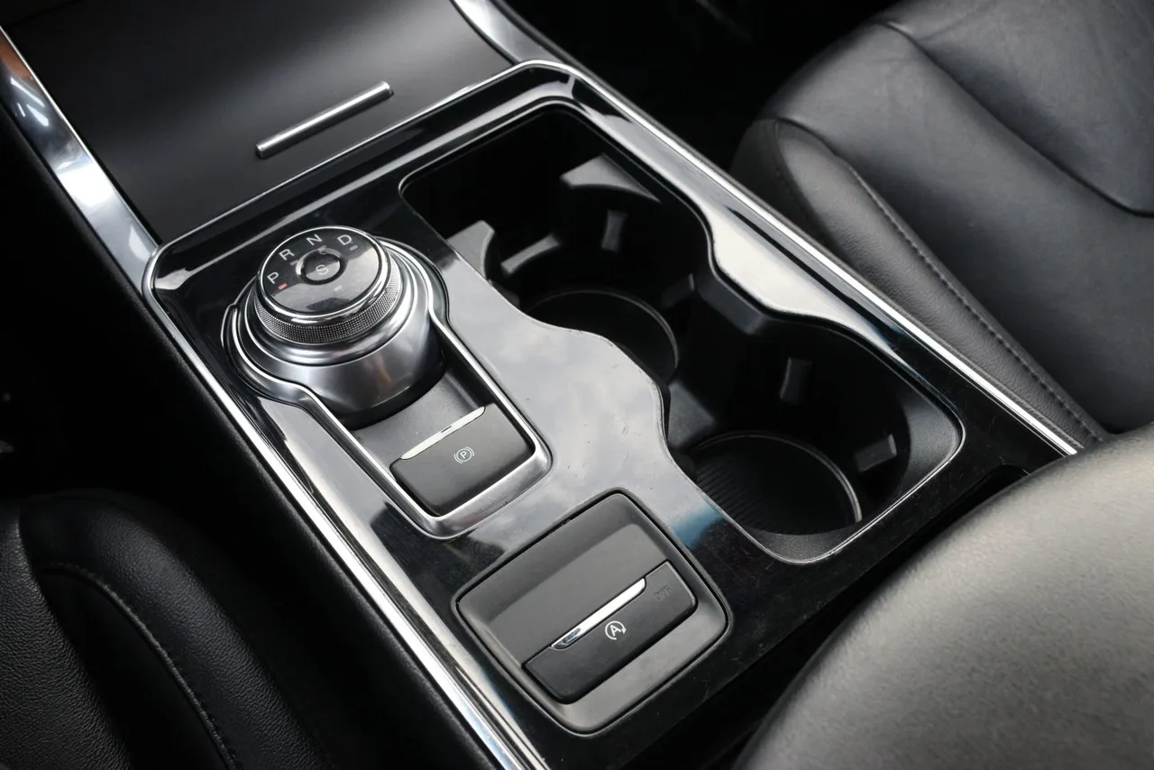 2019 Ford Edge Titanium Sport Utility 4D in gray — photo 28 of 34