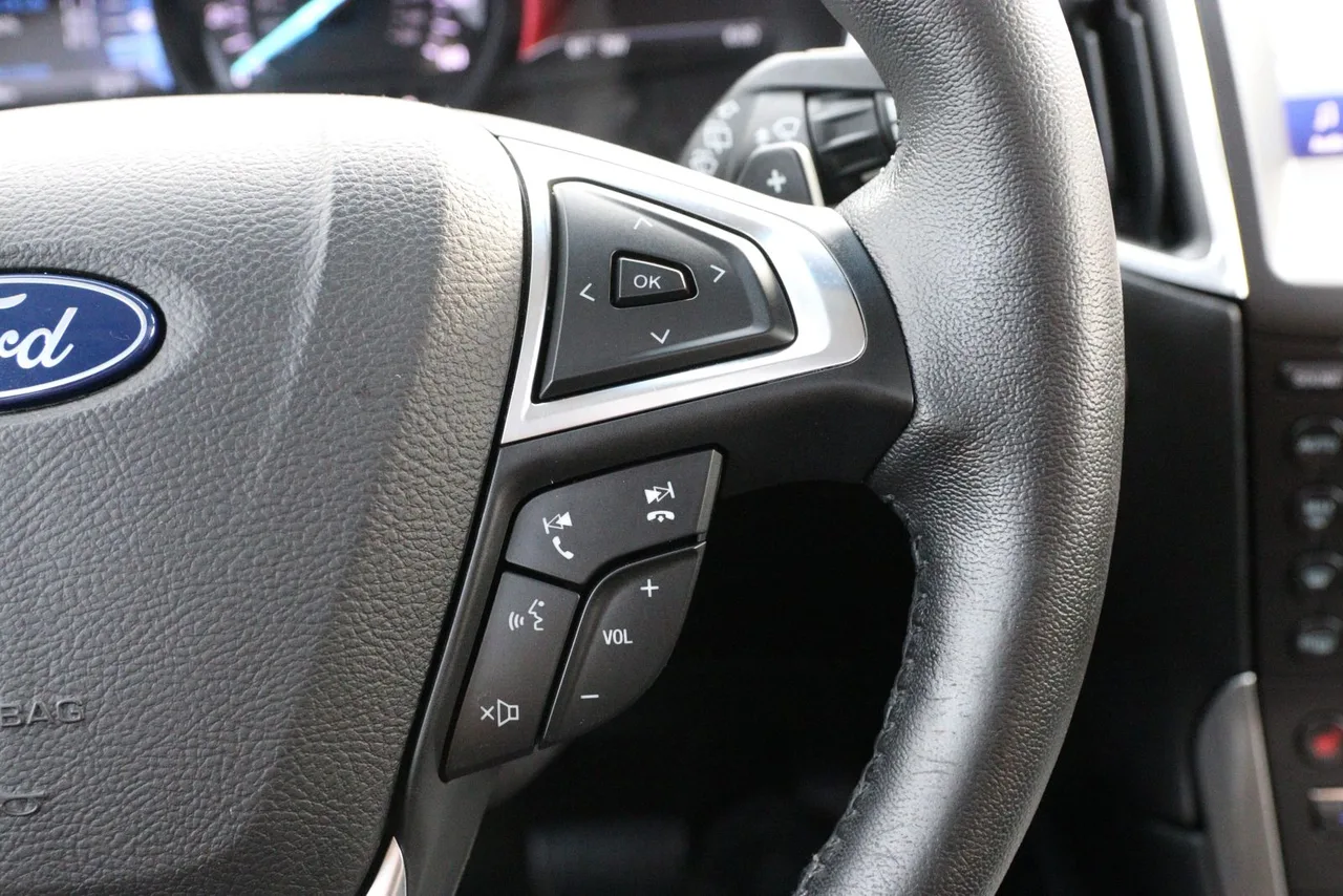 2019 Ford Edge Titanium Sport Utility 4D in gray — photo 32 of 34