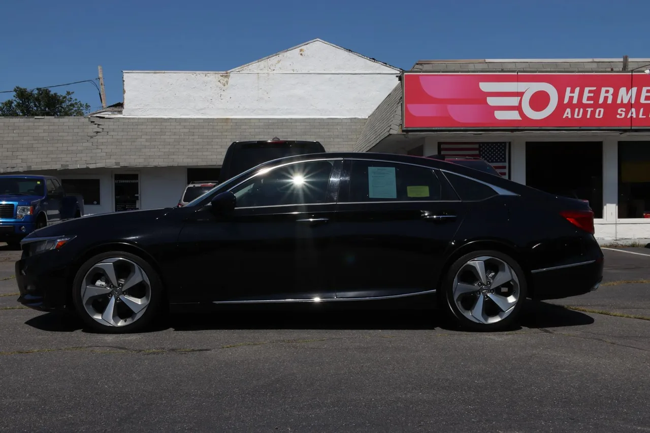 2019 Honda Accord Touring Sedan 4D in black — photo 3 of 33
