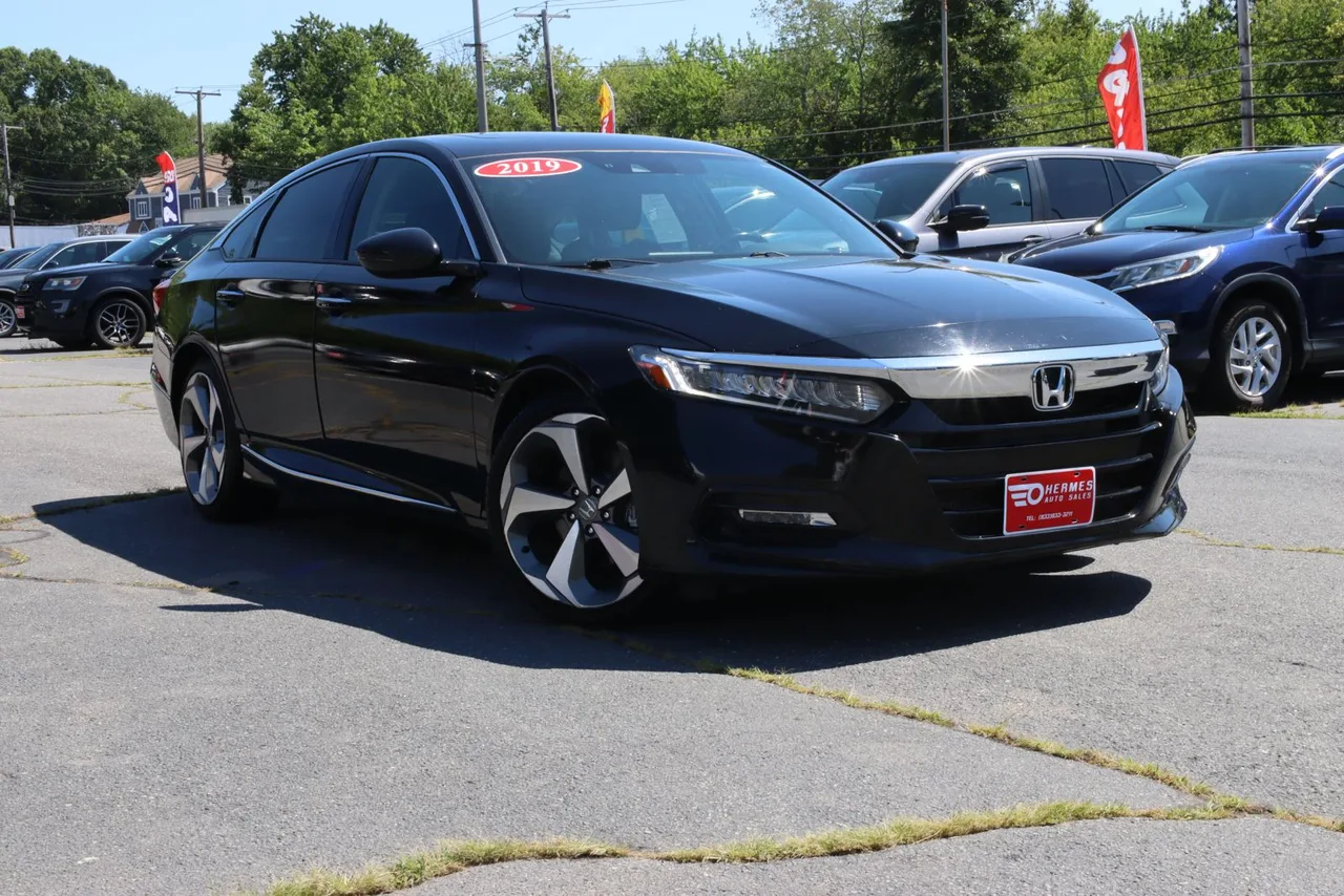2019 Honda Accord Touring Sedan 4D in black — photo 5 of 33