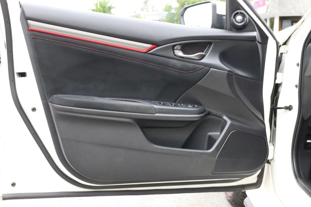 2019 Honda Civic Type R Touring Hatchback Sedan 4D in white — photo 10 of 27