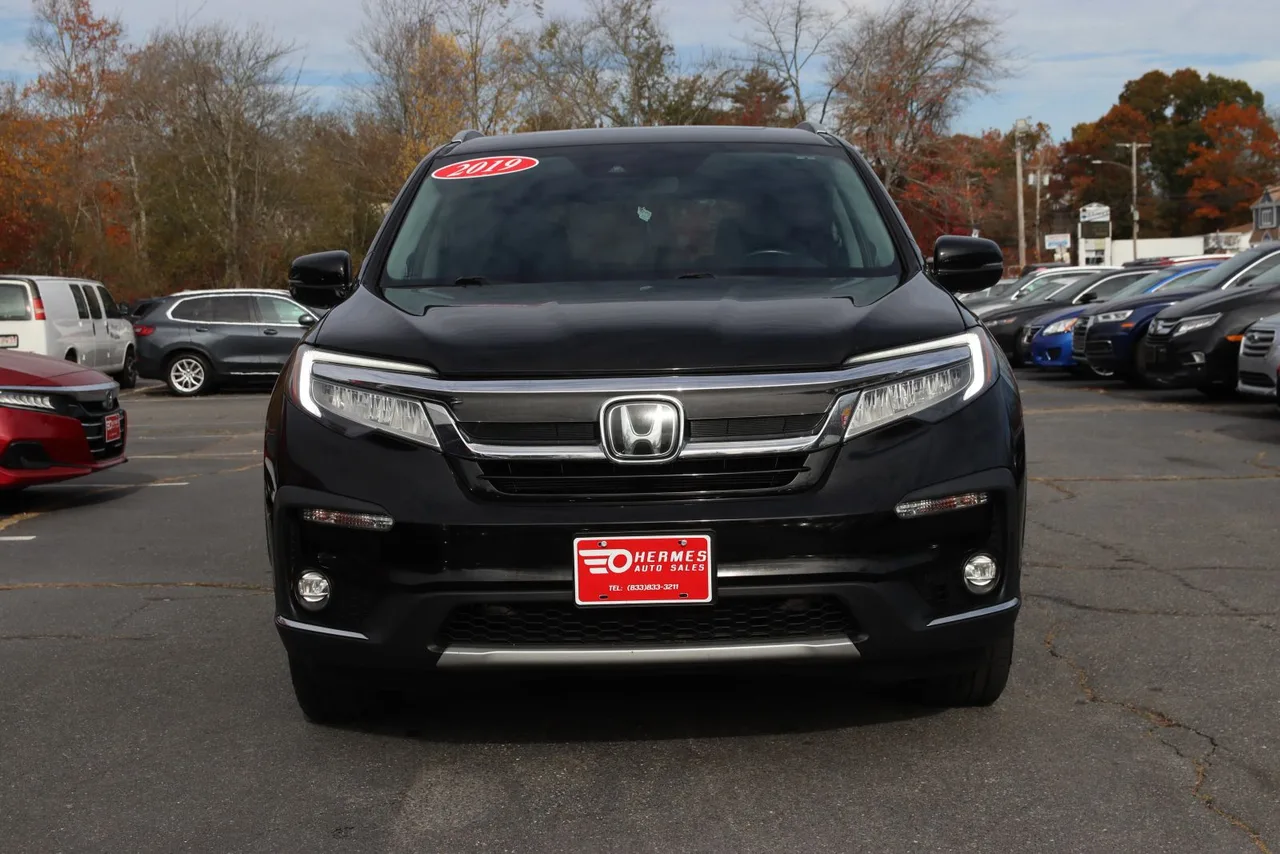 2019 Honda Pilot Touring Sport Utility 4D in black — photo 2 of 46