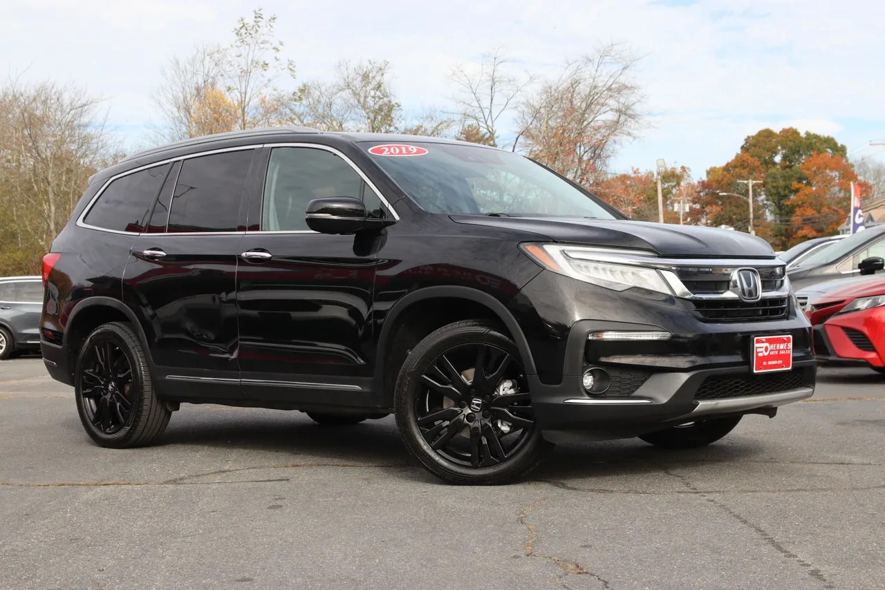 2019 Honda Pilot Touring Sport Utility 4D in black — photo 3 of 46