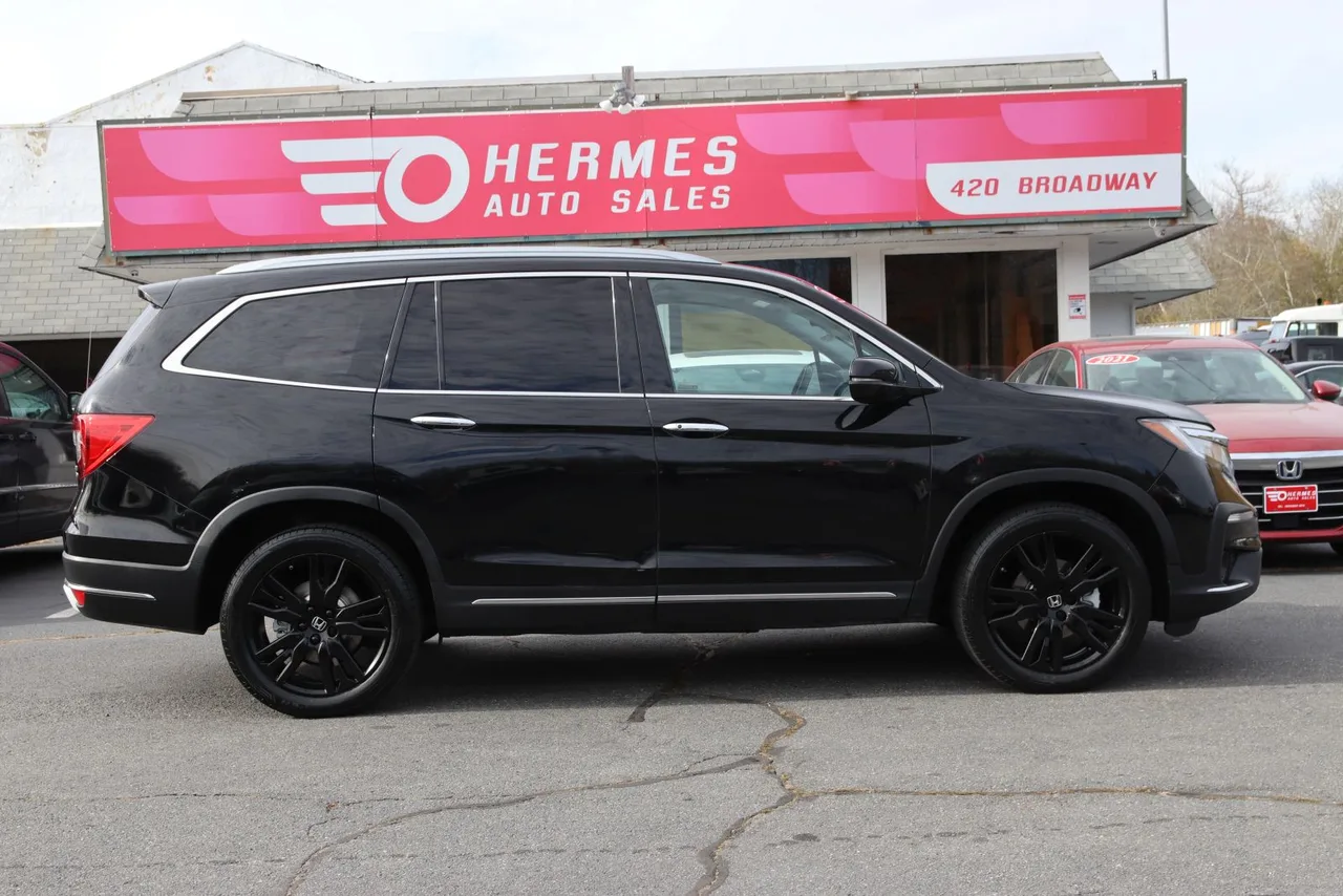 2019 Honda Pilot Touring Sport Utility 4D in black — photo 6 of 46