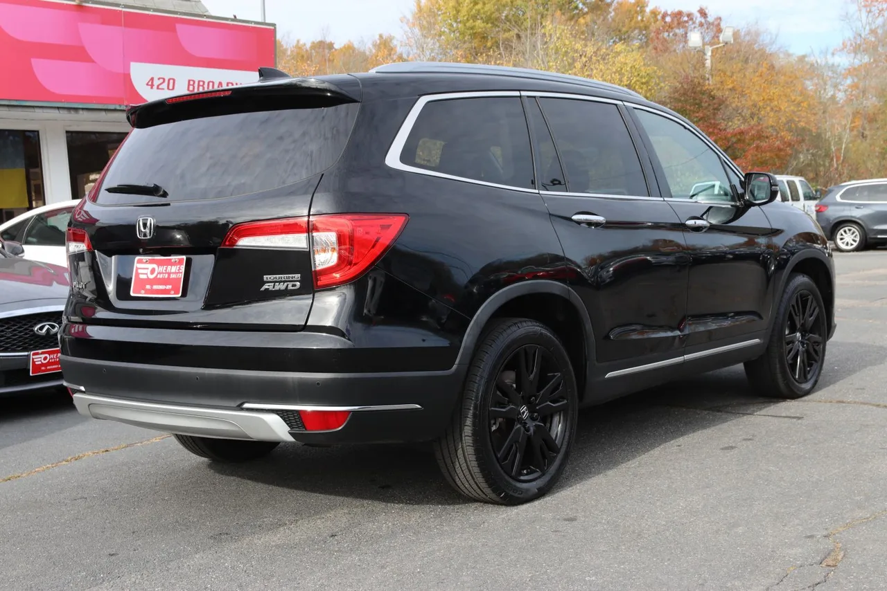 2019 Honda Pilot Touring Sport Utility 4D in black — photo 8 of 46