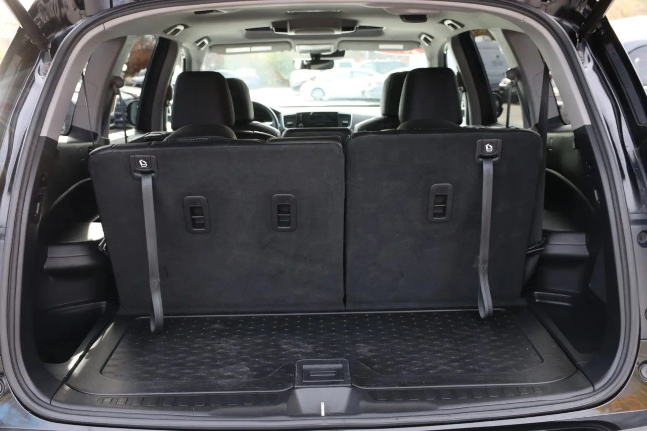 2019 Honda Pilot Touring Sport Utility 4D in black — photo 9 of 46
