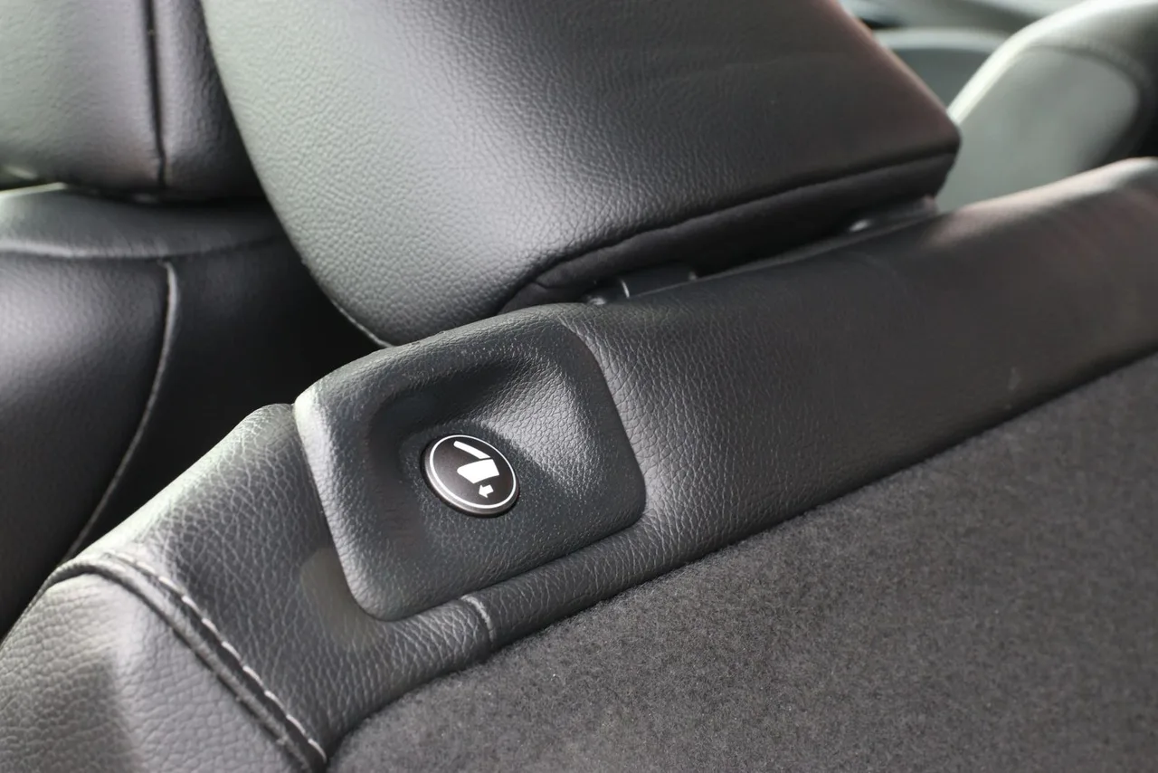 2019 Honda Pilot Touring Sport Utility 4D in black — photo 23 of 46
