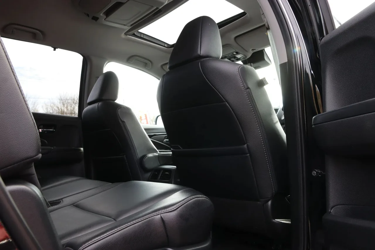 2019 Honda Pilot Touring Sport Utility 4D in black — photo 26 of 46
