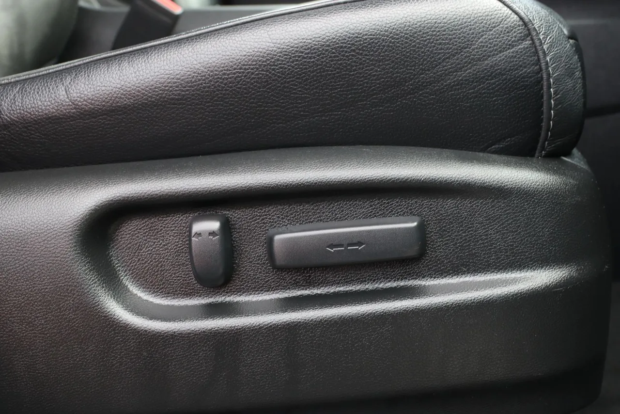 2019 Honda Pilot Touring Sport Utility 4D in black — photo 31 of 46