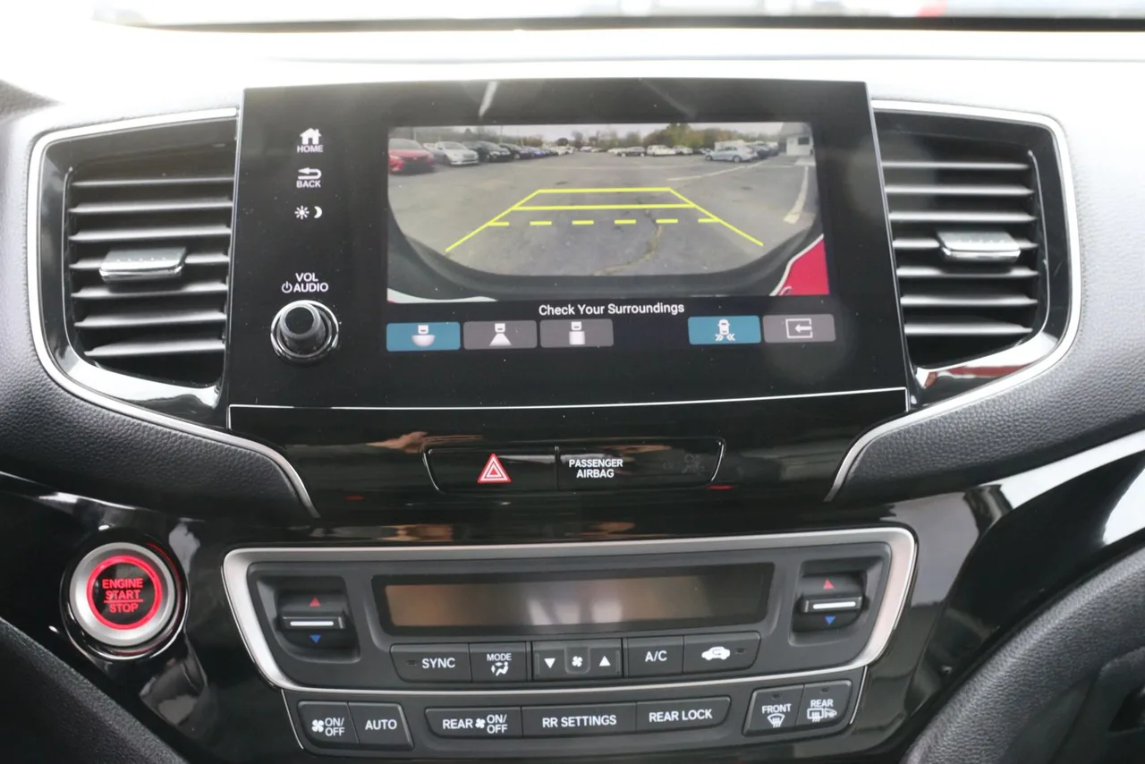 2019 Honda Pilot Touring Sport Utility 4D in black — photo 38 of 46