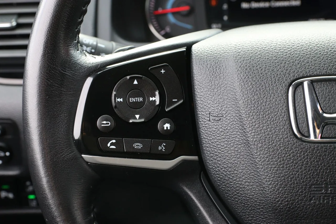 2019 Honda Pilot Touring Sport Utility 4D in black — photo 44 of 46