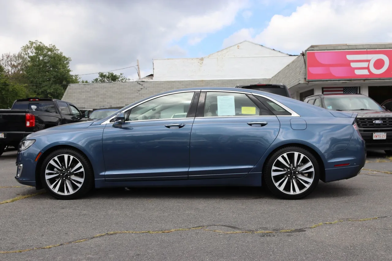 2019 Lincoln MKZ Reserve II Sedan 4D in blue — photo 2 of 33