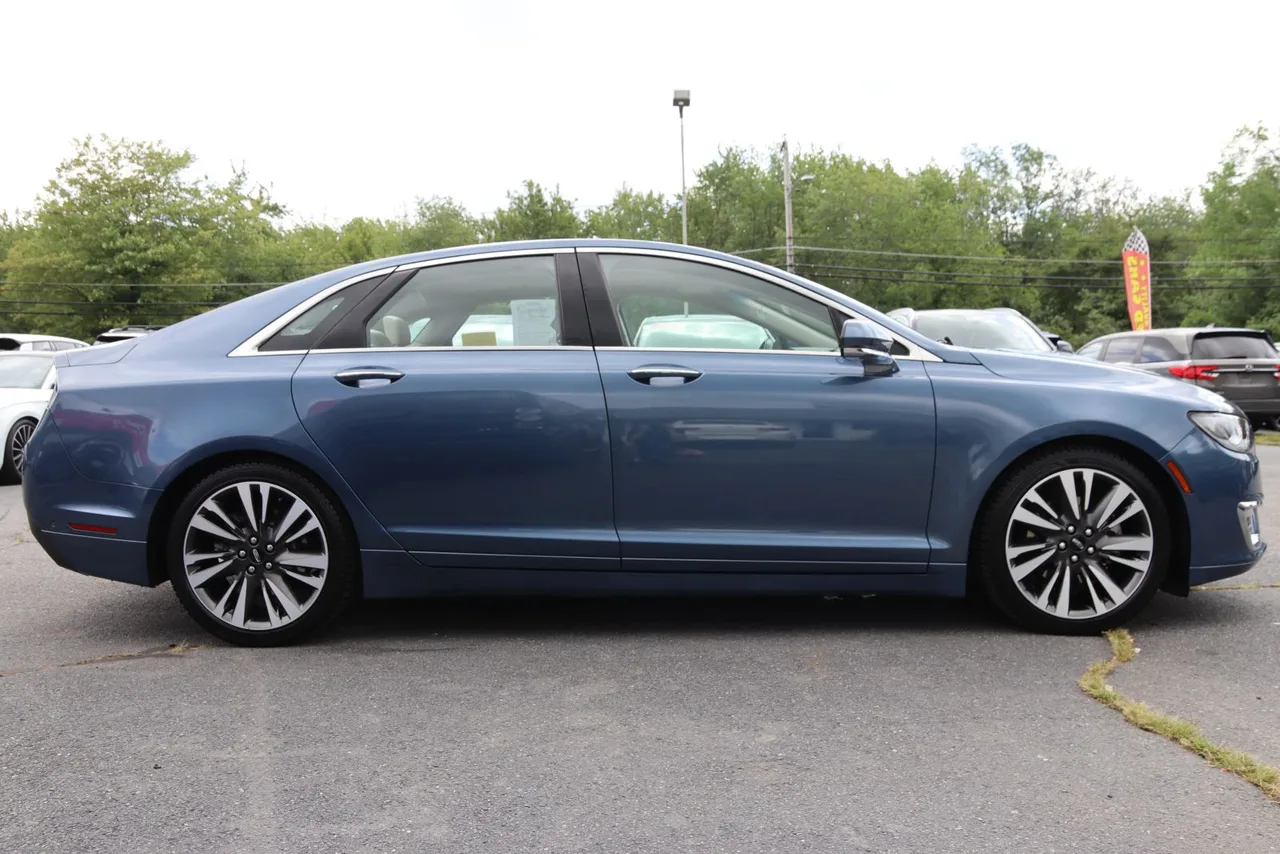2019 Lincoln MKZ Reserve II Sedan 4D in blue — photo 6 of 33