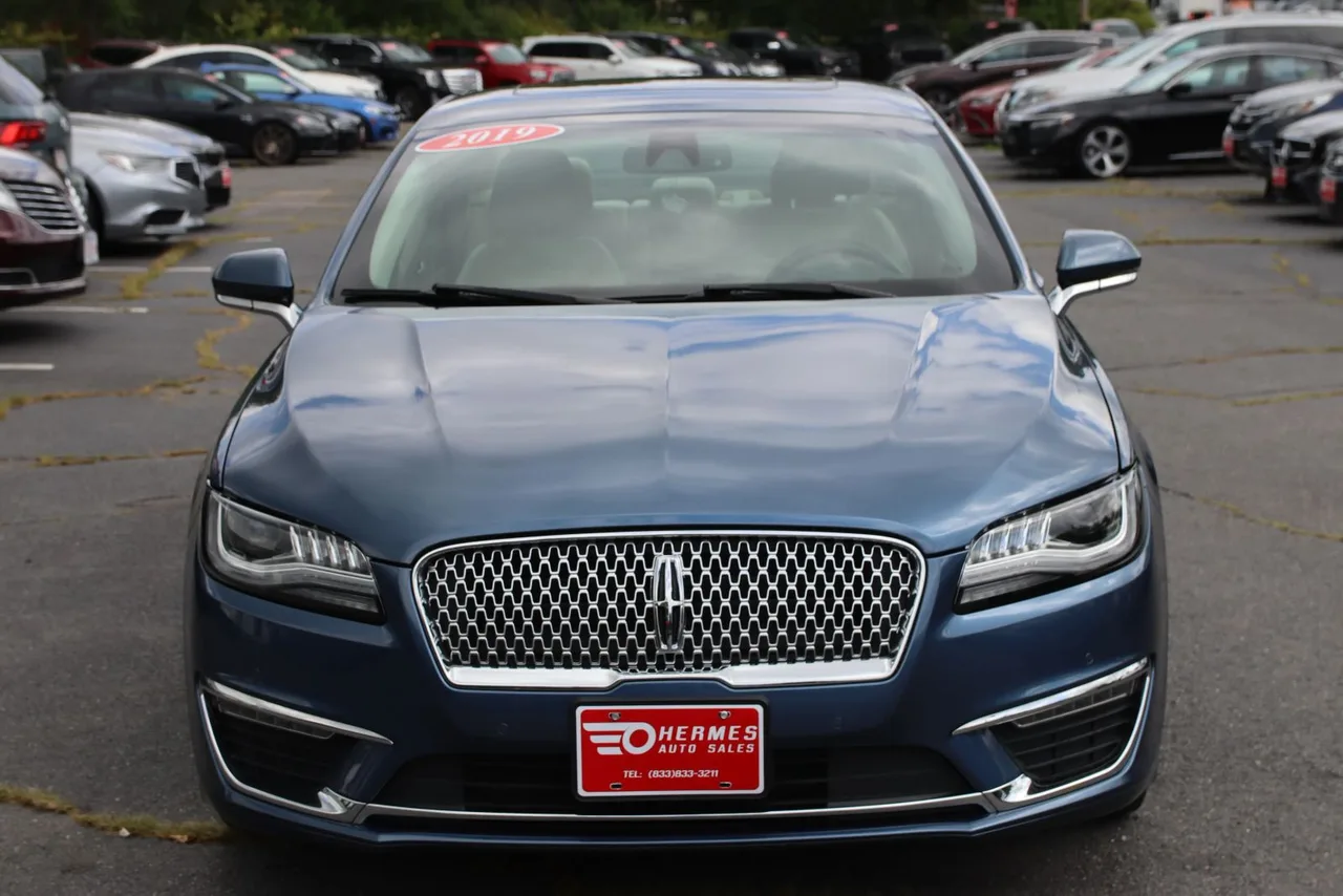 2019 Lincoln MKZ Reserve II Sedan 4D in blue — photo 8 of 33
