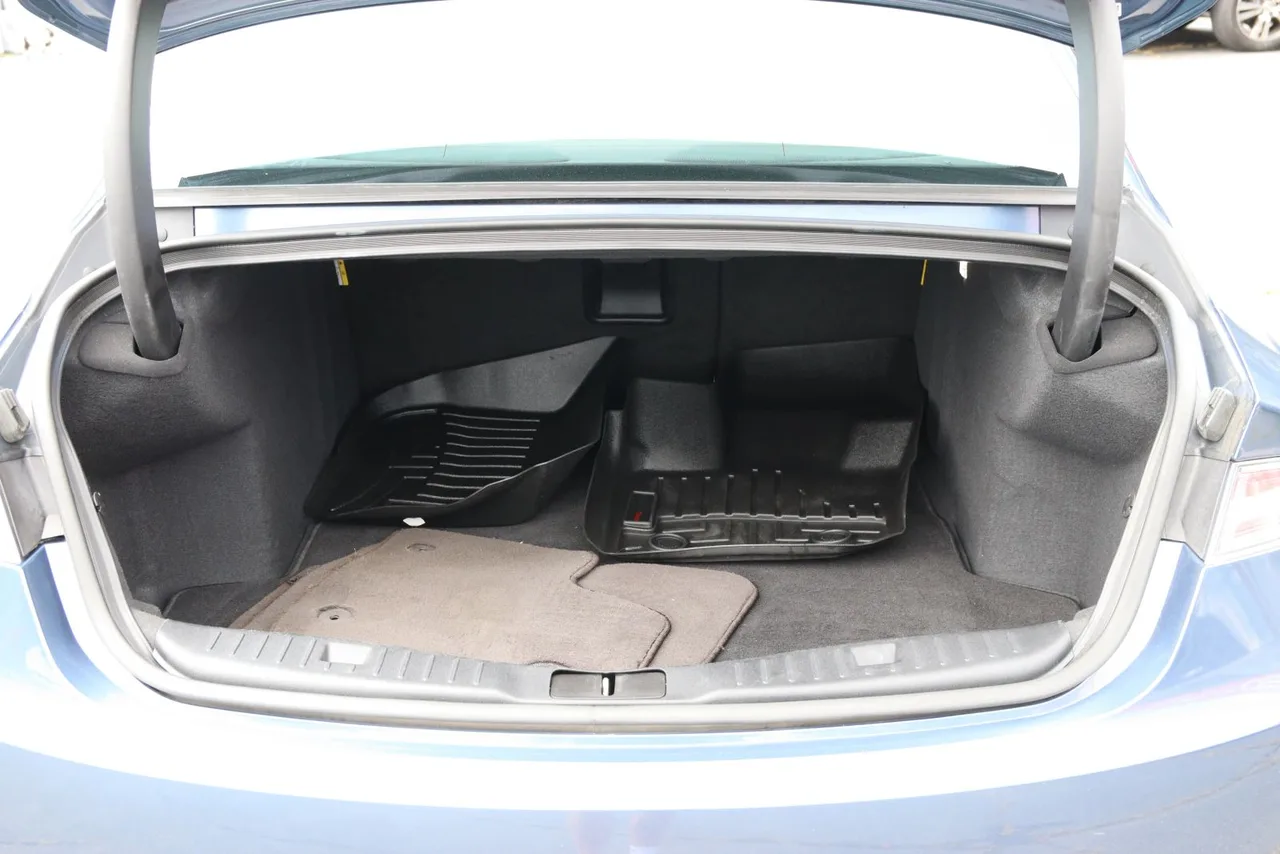 2019 Lincoln MKZ Reserve II Sedan 4D in blue — photo 11 of 33