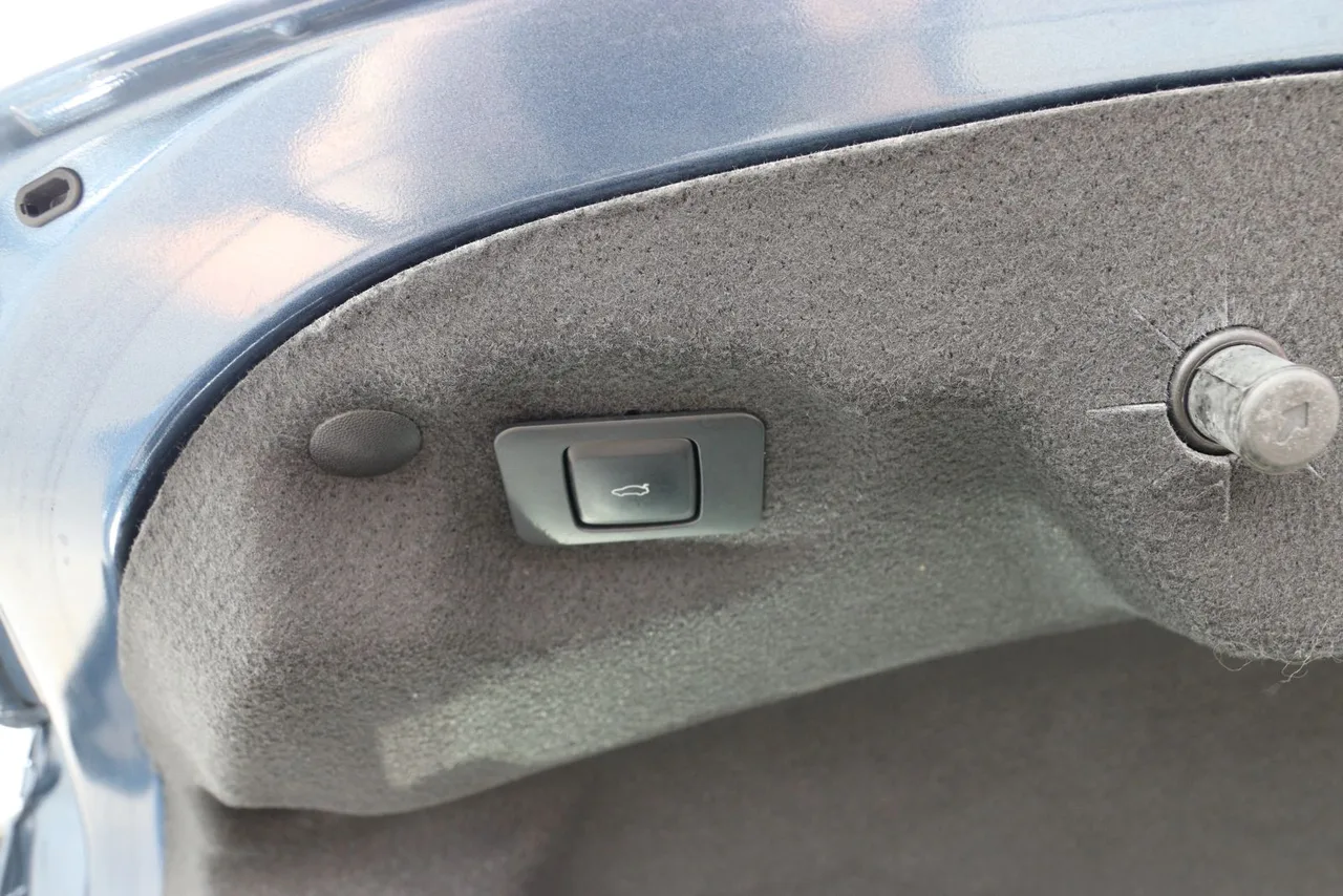 2019 Lincoln MKZ Reserve II Sedan 4D in blue — photo 12 of 33