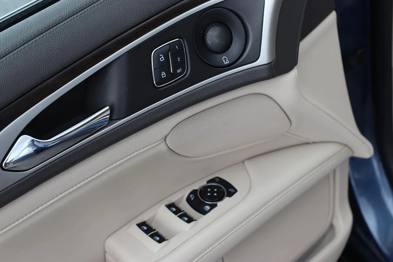 2019 Lincoln MKZ Reserve II Sedan 4D in blue — photo 14 of 33