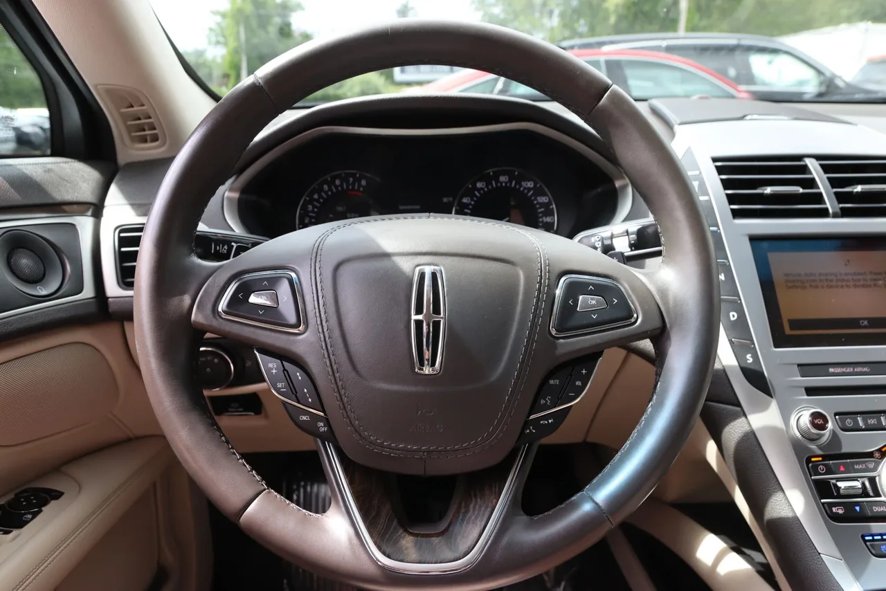 2019 Lincoln MKZ Reserve II Sedan 4D in blue — photo 19 of 33