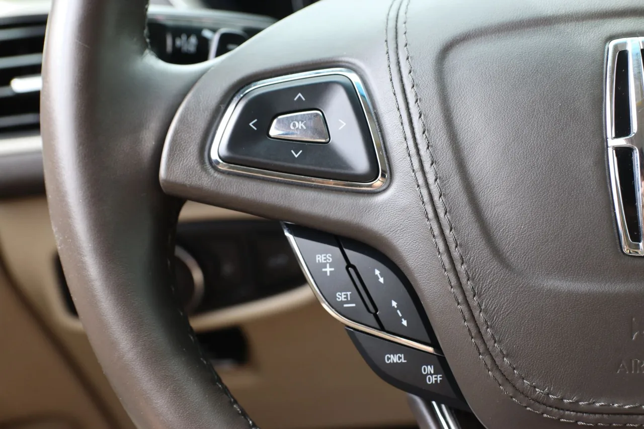 2019 Lincoln MKZ Reserve II Sedan 4D in blue — photo 20 of 33