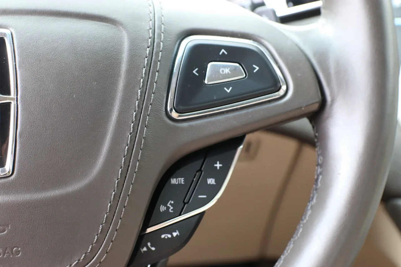2019 Lincoln MKZ Reserve II Sedan 4D in blue — photo 21 of 33