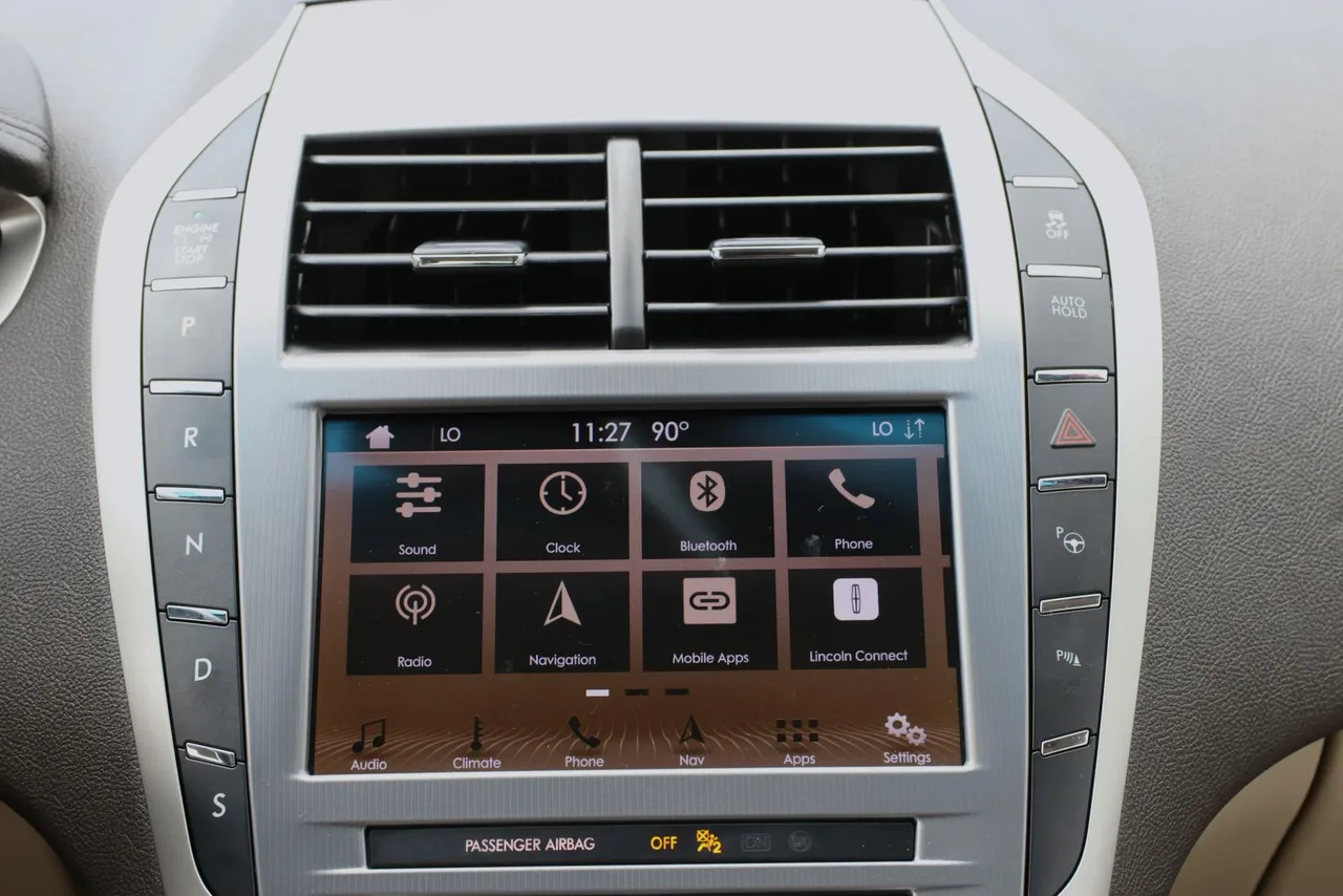 2019 Lincoln MKZ Reserve II Sedan 4D in blue — photo 23 of 33